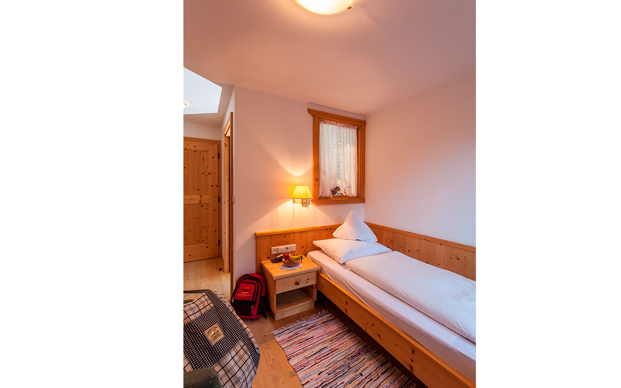 Einbettzimmer Löwenzahn (15m²)